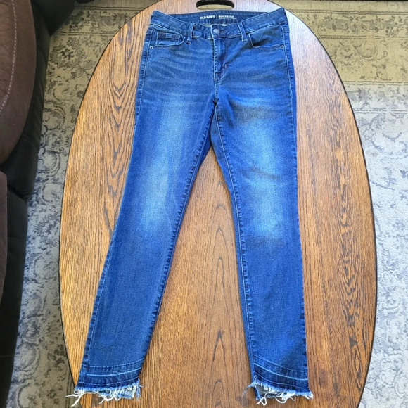 Old Navy Rockstar Midrise Raw Hem Ankle Medium-Dark Wash Jeans Size Women's 4 - Picture 2 of 12